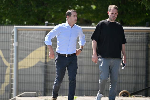 Lars Ricken (Geschäftsführer Borussia Dortmund), Sven Westerschulze (Pressesprecher BVB), rechts 14.07.2026, Fussball 1. Bundesliga, Saison 2026 2027, Training Borussia Dortmund Dortmund Trainingsgelände Nordrhein Westfalen Deutschland *** Lars Ricken, Sporting Director of Borussia Dortmund; Sven Westerschulze, BVB Press Officer; right, July 14, 2026; Soccer, Bundesliga 1; 2026–2027 season; Borussia Dortmund training session; Borussia Dortmund training facility, North Rhine-Westphalia, Germany Team2