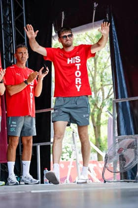 Gregor Kobel , Schweiz, Schweizer Nationalteam Empfang Zürich, WM-Rückkehr der Schweizer Nati, Empfang nach der WM 2026, 2026, 14.07.2026, Turbinenplatz, Zürich, Schweiz Zürich Turbinenplatz Schweiz *** Gregor Kobel, Switzerland, Swiss National Team Welcome Ceremony in Zurich, World Cup: Return of the Swiss National Team, Welcome Ceremony after the 2026 World Cup, 2026, July 14, 2026, Turbinenplatz, Zurich, Switzerland, Zurich, Turbinenplatz, Switzerland Copyright: xGrantxHubbsx