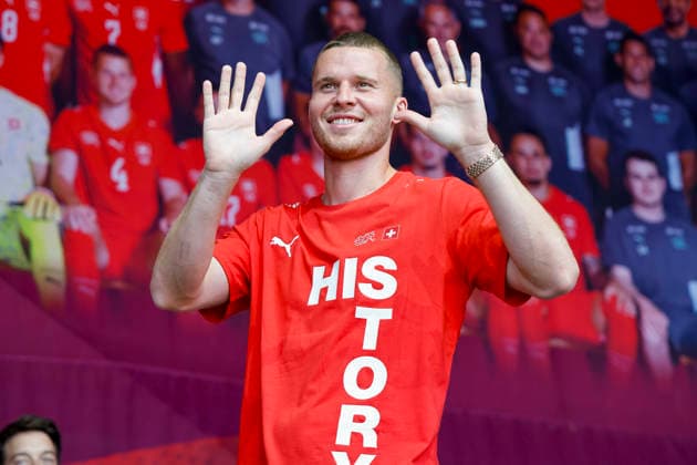 Nico Elvedi , Schweiz, Schweizer Nationalteam Empfang Zürich, WM-Rückkehr der Schweizer Nati, Empfang nach der WM 2026, 2026, 14.07.2026, Turbinenplatz, Zürich, Schweiz Zürich Turbinenplatz Schweiz *** Nico Elvedi, Switzerland, Swiss National Team Welcome Ceremony in Zurich, World Cup Return of the Swiss National Team, Welcome Ceremony after the 2026 World Cup, 2026, July 14, 2026, Turbinenplatz, Zurich, Switzerland, Zurich, Turbinenplatz, Switzerland Copyright: xGrantxHubbsx
