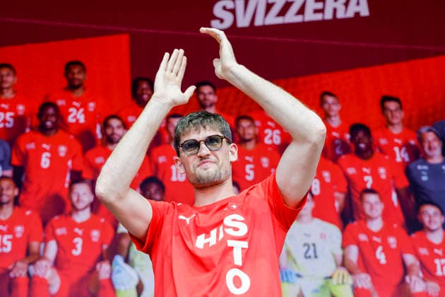 Gregor Kobel , Schweiz, Schweizer Nationalteam Empfang Zürich, WM-Rückkehr der Schweizer Nati, Empfang nach der WM 2026, 2026, 14.07.2026, Turbinenplatz, Zürich, Schweiz Zürich Turbinenplatz Schweiz *** Gregor Kobel, Switzerland, Swiss National Team Welcome Ceremony in Zurich, World Cup: Return of the Swiss National Team, Welcome Ceremony after the 2026 World Cup, 2026, July 14, 2026, Turbinenplatz, Zurich, Switzerland, Zurich, Turbinenplatz, Switzerland Copyright: xGrantxHubbsx