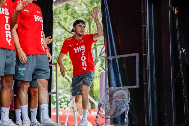 Ruben Vargas , Schweiz, Schweizer Nationalteam Empfang Zürich, WM-Rückkehr der Schweizer Nati, Empfang nach der WM 2026, 2026, 14.07.2026, Turbinenplatz, Zürich, Schweiz Zürich Turbinenplatz Schweiz *** Ruben Vargas, Switzerland, Swiss National Team Welcome Ceremony in Zurich, World Cup: Return of the Swiss National Team, Welcome Ceremony after the 2026 World Cup, 2026, July 14, 2026, Turbinenplatz, Zurich, Switzerland, Zurich, Turbinenplatz, Switzerland Copyright: xGrantxHubbsx