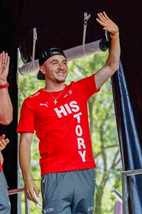 Ruben Vargas , Schweiz, Schweizer Nationalteam Empfang Zürich, WM-Rückkehr der Schweizer Nati, Empfang nach der WM 2026, 2026, 14.07.2026, Turbinenplatz, Zürich, Schweiz Zürich Turbinenplatz Schweiz *** Ruben Vargas, Switzerland, Swiss National Team Welcome Ceremony in Zurich, World Cup: Return of the Swiss National Team, Welcome Ceremony after the 2026 World Cup, 2026, July 14, 2026, Turbinenplatz, Zurich, Switzerland, Zurich, Turbinenplatz, Switzerland Copyright: xGrantxHubbsx