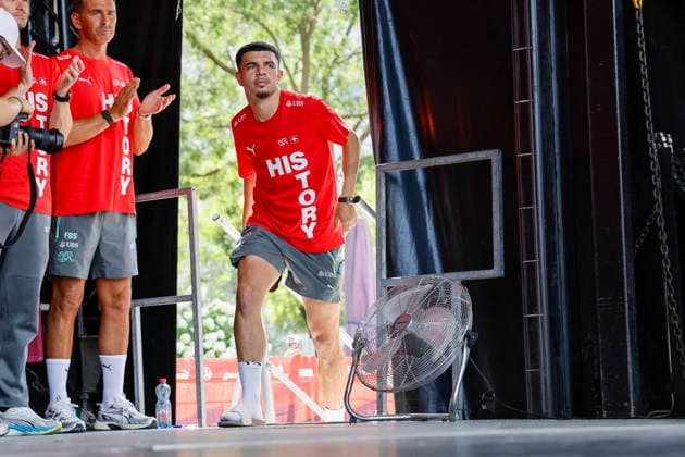 Zeki Amdouni , Schweiz, Schweizer Nationalteam Empfang Zürich, WM-Rückkehr der Schweizer Nati, Empfang nach der WM 2026, 2026, 14.07.2026, Turbinenplatz, Zürich, Schweiz Zürich Turbinenplatz Schweiz *** Zeki Amdouni, Switzerland, Swiss National Team Welcome Ceremony in Zurich, World Cup: Return of the Swiss National Team, Welcome Ceremony after the 2026 World Cup, 2026, July 14, 2026, Turbinenplatz, Zurich, Switzerland, Zurich, Turbinenplatz, Switzerland Copyright: xGrantxHubbsx