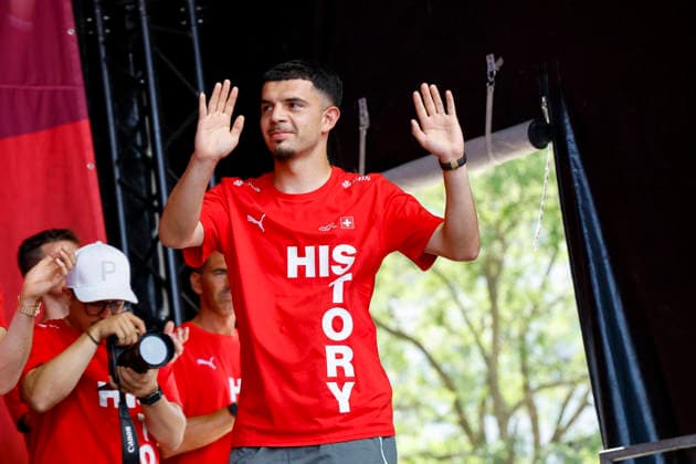 Zeki Amdouni , Schweiz, Schweizer Nationalteam Empfang Zürich, WM-Rückkehr der Schweizer Nati, Empfang nach der WM 2026, 2026, 14.07.2026, Turbinenplatz, Zürich, Schweiz Zürich Turbinenplatz Schweiz *** Zeki Amdouni, Switzerland, Swiss National Team Welcome Ceremony in Zurich, World Cup: Return of the Swiss National Team, Welcome Ceremony after the 2026 World Cup, 2026, July 14, 2026, Turbinenplatz, Zurich, Switzerland, Zurich, Turbinenplatz, Switzerland Copyright: xGrantxHubbsx