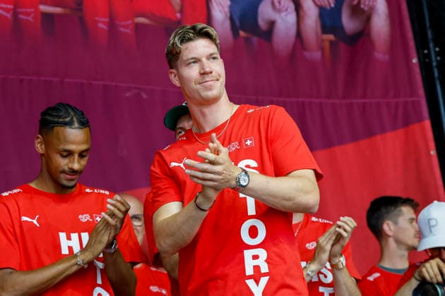Cedric Itten , Schweiz, Schweizer Nationalteam Empfang Zürich, WM-Rückkehr der Schweizer Nati, Empfang nach der WM 2026, 2026, 14.07.2026, Turbinenplatz, Zürich, Schweiz Zürich Turbinenplatz Schweiz *** Cedric Itten, Switzerland, Swiss National Team Welcome Ceremony in Zurich, World Cup: Return of the Swiss National Team, Welcome Ceremony after the 2026 World Cup, 2026, July 14, 2026, Turbinenplatz, Zurich, Switzerland, Zurich, Turbinenplatz, Switzerland Copyright: xGrantxHubbsx