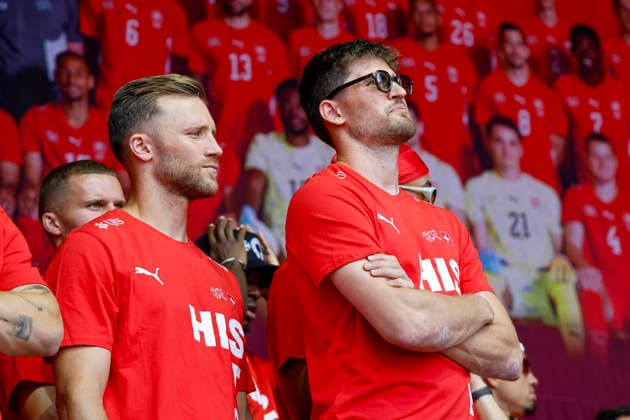 Silvan Widmer und Gregor Kobel , Schweiz, Schweizer Nationalteam Empfang Zürich, WM-Rückkehr der Schweizer Nati, Empfang nach der WM 2026, 2026, 14.07.2026, Turbinenplatz, Zürich, Schweiz Zürich Turbinenplatz Schweiz *** Silvan Widmer and Gregor Kobel, Switzerland, Swiss National Team Welcome Ceremony in Zurich, World Cup: Return of the Swiss National Team, Welcome Ceremony after the 2026 World Cup, 2026, July 14, 2026, Turbinenplatz, Zurich, Switzerland, Zurich, Turbinenplatz, Switzerland Copyright: xGrantxHubbsx