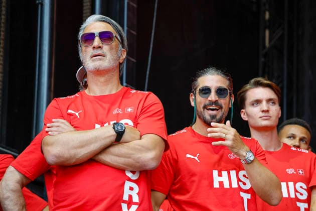 Murat Yakin (Trainer) und Davide Calla (Assistenztrainer) , Schweiz, Schweizer Nationalteam Empfang Zürich, WM-Rückkehr der Schweizer Nati, Empfang nach der WM 2026, 2026, 14.07.2026, Turbinenplatz, Zürich, Schweiz Zürich Turbinenplatz Schweiz *** Murat Yakin, Head Coach, and Davide Calla, Assistant Coach, Switzerland, Swiss National Team Welcome Ceremony in Zurich, World Cup: Return of the Swiss National Team, Welcome Ceremony after the 2026 World Cup, 2026, July 14, 2026, Turbinenplatz, Zurich, Switzerland, Zurich, Turbinenplatz, Switzerland Copyright: xGrantxHubbsx