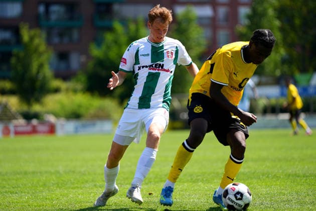 Friendly: FC Dordrecht v Borussia Dortmund II Papendrecht - Daniel Sumbu of Borussia Dortmund II, Jurre van Aken of FC Dordrecht during a friendly match in preperation of the 2026 2027 season. The match is set between FC Dordrecht and Borussia Dortmund II at V.V. Papendrecht on 14 July 2026 in Papendrecht, The Netherlands. (Hero Images Nick Koole) Copyright: xNickxKoolex