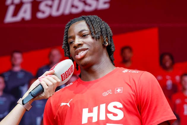 Johan Manzambi im Interview , Schweiz, Schweizer Nationalteam Empfang Zürich, WM-Rückkehr der Schweizer Nati, Empfang nach der WM 2026, 2026, 14.07.2026, Turbinenplatz, Zürich, Schweiz Zürich Turbinenplatz Schweiz *** Interview with Johan Manzambi, Switzerland, Swiss National Team Welcome Ceremony in Zurich, World Cup: Return of the Swiss National Team, Welcome Ceremony after the 2026 World Cup, 2026, July 14, 2026, Turbinenplatz, Zurich, Switzerland, Zurich, Turbinenplatz, Switzerland Copyright: xGrantxHubbsx