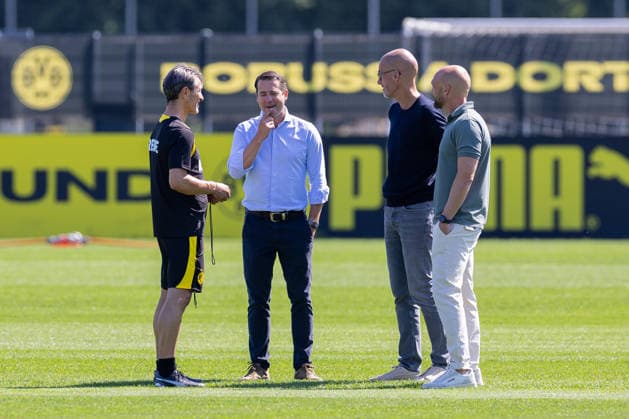14.07.2026, Fussball, Training von Borussia Dortmund. v. l. Trainer Niko Kovac (Borussia Dortmund), Geschäftsführer Lars Ricken (Borussia Dortmund), Geschäftsführer Carsten Cramer (Borussia Dortmund), Sportdirektor Ole Book (Borussia Dortmund). Dortmund Trainingsgelände des BVB NRW Deutschland xRHR-FOTO DEx *** July 14, 2026, Soccer, Borussia Dortmund training session featuring Coach Niko Kovac (Borussia Dortmund), Managing Director of Sports Lars Ricken (Borussia Dortmund), Managing Director Carsten Cramer (Borussia Dortmund), and Sports Director Ole Book (Borussia Dortmund) at the BVB training facility in NRW, Germany xRHR PHOTO DEx Copyright: DennisxEwert RHR-FOTOx RHR-FOTO DE