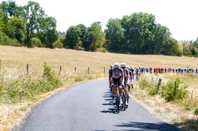 Tour de France 2026 Stage 10 LE LIORAN, FRANCE - JULY 14 : Politt Nils (GER) of UAE Team Emirates XRG leading the peloton during stage 10 of the 113rd edition of Tour de France an UCI World Tour 2.UWT cycling road race stage for Men Elite of 167 km with start in Aurillac and finish in Le Lioran on July 14, 2026 in Le Lioran, France, 14 07 2026 Le Lioran France  Copyright: xLucaxBettinix