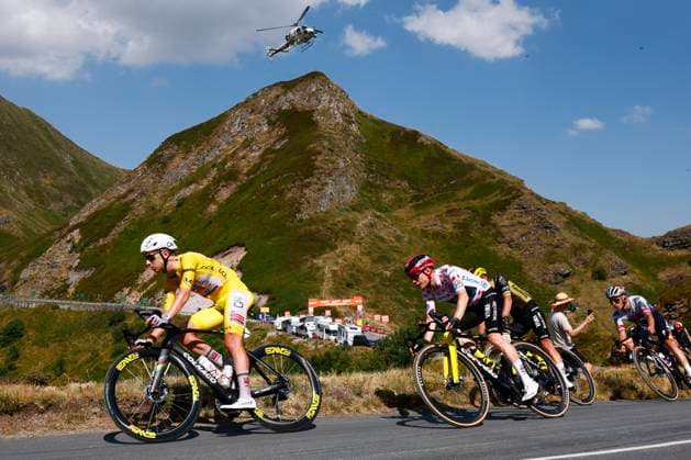 Tour de France 2026 Stage 10 LE LIORAN, FRANCE - JULY 14 : Evenepoel Remco (BEL) of Red Bull BORA Hansgrohe, Vingegaard Jonas (DEN) of Team Visma Lease a Bike in action during stage 10 of the 113rd edition of Tour de France an UCI World Tour 2.UWT cycling road race stage for Men Elite of 167 km with start in Aurillac and finish in Le Lioran on July 14, 2026 in Le Lioran, France, 14 07 2026 Le Lioran France  Copyright: xLucaxBettinix