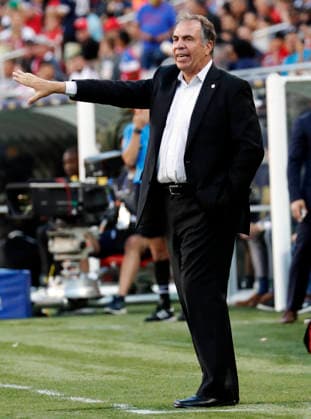 USA SOCCER CONCACAF GOLD CUP USA vs Jamaica epa06111889 US coach Bruce Arena yells out to the field during play against Jamaica in the first half of their CONCACAF Gold Cup final match at Levi s Stadium in Santa Clara, California, USA, 26 July 2017. SANTA CLARA United States  Copyright: xJOHNxG.xMABANGLOx