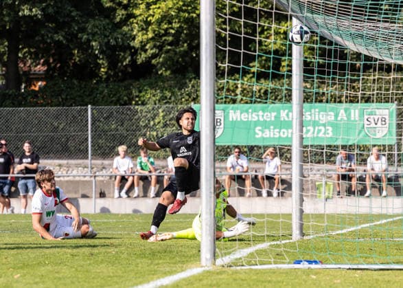 10.07.2026, Fussball, Saison 2026 2027, Regionalliga Südwest, Hauptspielfeld Burgrieden, Testspiel, SSV Ulm 1846 Fußball - FC Augsburg II 14.07.2026, Fussball, Saison 2026 2027, Regionalliga Südwest, Hauptspielfeld Burgrieden, Testspiel, SSV Ulm 1846 Fußball - FC Augsburg II, Abseitstor in der ersten Halbzeit durch 29 Achitpol Keereerom (SSV Ulm 1846 Fußball) Foto: Lucca Fundel Burgrieden Hauptspielfeld Baden-Württemberg Deutschland *** July 10, 2026, Soccer, 2026–2027 Season, Regionalliga Southwest, Burgrieden Main Field, Friendly Match, SSV Ulm 1846 vs. FC Augsburg II, July 14, 2026, Soccer, 2026–2027 Season, Regionalliga Southwest, Burgrieden Main Field, Friendly Match, SSV Ulm 1846 vs. FC Augsburg II, Offside goal in the first half by No. 29 Achitpol Keereerom, SSV Ulm 1846. Photo by Lucca Fundel, Burgrieden Main Field, Baden-Württemberg, Germany