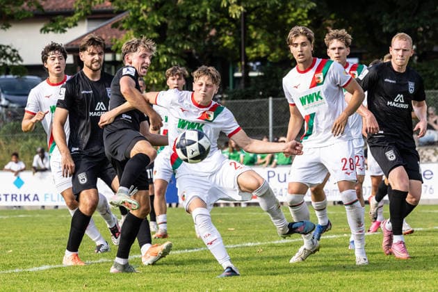 10.07.2026, Fussball, Saison 2026 2027, Regionalliga Südwest, Hauptspielfeld Burgrieden, Testspiel, SSV Ulm 1846 Fußball - FC Augsburg II 14.07.2026, Fussball, Saison 2026 2027, Regionalliga Südwest, Hauptspielfeld Burgrieden, Testspiel, SSV Ulm 1846 Fußball - FC Augsburg II, v.l. 7 Benjamin Goller (SSV Ulm 1846 Fußball), 20 Felix Guha (FC Augsburg II) Foto: Lucca Fundel Burgrieden Hauptspielfeld Baden-Württemberg Deutschland *** July 10, 2026, Soccer, 2026–2027 Season, Regionalliga Southwest, Burgrieden Main Field, Friendly Match, SSV Ulm 1846 vs. FC Augsburg II, July 14, 2026, Soccer, 2026–2027 Season, Regionalliga Southwest, Burgrieden Main Field, Friendly Match, SSV Ulm 1846 vs. FC Augsburg II, from left: 7 Benjamin Goller (SSV Ulm 1846), 20 Felix Guha (FC Augsburg II). Photo by Lucca Fundel, Burgrieden Main Field, Baden-Württemberg, Germany