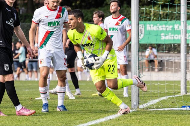 10.07.2026, Fussball, Saison 2026 2027, Regionalliga Südwest, Hauptspielfeld Burgrieden, Testspiel, SSV Ulm 1846 Fußball - FC Augsburg II 14.07.2026, Fussball, Saison 2026 2027, Regionalliga Südwest, Hauptspielfeld Burgrieden, Testspiel, SSV Ulm 1846 Fußball - FC Augsburg II, 22 Noah George (FC Augsburg II) Foto: Lucca Fundel Burgrieden Hauptspielfeld Baden-Württemberg Deutschland *** July 10, 2026, Soccer, 2026–2027 Season, Regionalliga Southwest, Burgrieden Main Field, Friendly Match, SSV Ulm 1846 vs. FC Augsburg II, July 14, 2026, Soccer, 2026–2027 Season, Regionalliga Southwest, Burgrieden Main Field, Friendly Match, SSV Ulm 1846 vs. FC Augsburg II, 22 Noah George FC Augsburg II Photo by Lucca Fundel Burgrieden Main Field Baden-Württemberg Germany