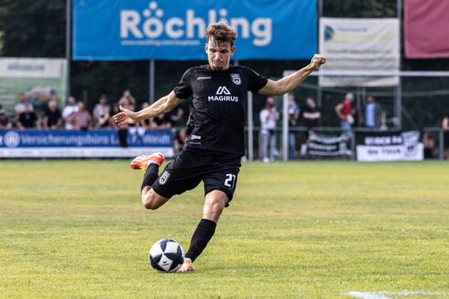 10.07.2026, Fussball, Saison 2026 2027, Regionalliga Südwest, Hauptspielfeld Burgrieden, Testspiel, SSV Ulm 1846 Fußball - FC Augsburg II 14.07.2026, Fussball, Saison 2026 2027, Regionalliga Südwest, Hauptspielfeld Burgrieden, Testspiel, SSV Ulm 1846 Fußball - FC Augsburg II, Freisteller Einzelbild 21 Marco Gölz (SSV Ulm 1846 Fußball) Foto: Lucca Fundel Burgrieden Hauptspielfeld Baden-Württemberg Deutschland *** July 10, 2026, Soccer, 2026–2027 Season, Regionalliga Southwest, Burgrieden Main Field, Friendly Match, SSV Ulm 1846 vs. FC Augsburg II, July 14, 2026, Soccer, 2026–2027 Season, Regionalliga Southwest, Burgrieden Main Field, Friendly Match, SSV Ulm 1846 vs. FC Augsburg II, Cropped Single Image 21 Marco Gölz SSV Ulm 1846 Soccer Photo by Lucca Fundel Burgrieden Main Field Baden-Württemberg Germany