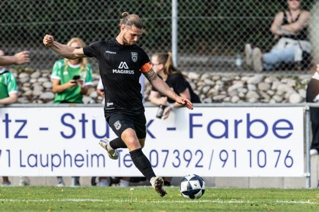 10.07.2026, Fussball, Saison 2026 2027, Regionalliga Südwest, Hauptspielfeld Burgrieden, Testspiel, SSV Ulm 1846 Fußball - FC Augsburg II 14.07.2026, Fussball, Saison 2026 2027, Regionalliga Südwest, Hauptspielfeld Burgrieden, Testspiel, SSV Ulm 1846 Fußball - FC Augsburg II, 11 Dennis Chessa (SSV Ulm 1846 Fußball) Foto: Lucca Fundel Burgrieden Hauptspielfeld Baden-Württemberg Deutschland *** July 10, 2026, Soccer, 2026–2027 Season, Regionalliga Southwest, Burgrieden Main Field, Friendly Match, SSV Ulm 1846 vs. FC Augsburg II, July 14, 2026, Soccer, 2026–2027 Season, Regionalliga Southwest, Burgrieden Main Field, Friendly Match, SSV Ulm 1846 vs. FC Augsburg II, 11 Dennis Chessa SSV Ulm 1846 Soccer Photo by Lucca Fundel Burgrieden Main Field Baden-Württemberg Germany