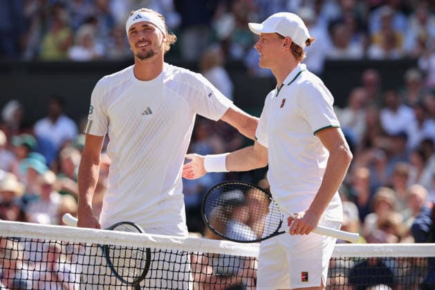 Alexander Zverev (GER) und Jannik Sinner (ITA) stehen am Netz und posen fuer ein Foto vor Spielbeginn, Herren Einzel, Mens Singles, Endspiel, Finale Tennis - Wimbledon 2026 - Grand Slam ITF ATP, Tennis Herren WTA, Tennis Damen - AELTC - London - - Great Britain - 12 July 2026. *** Alexander Zverev (GER) and Jannik Sinner (ITA) stand at the net and pose for a photo before the match begins, Men s Singles, Final, Wimbledon 2026 Grand Slam, ITF, ATP, WTA, AELTC, London, Great Britain, July 12, 2026 Copyright: xJuergenxHasenkopfx
