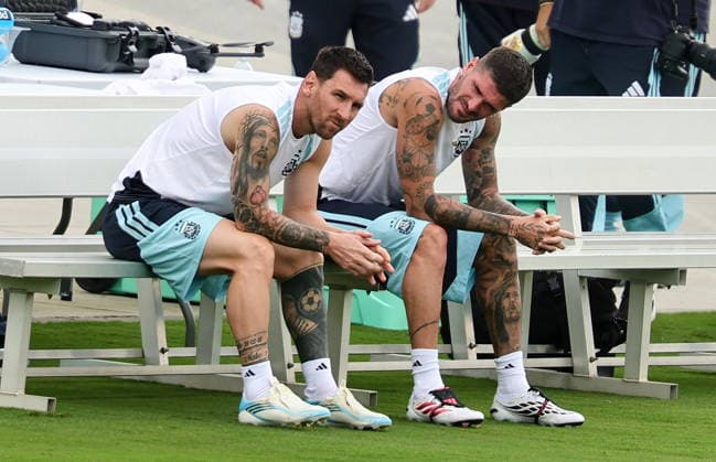 FIFA World Cup, WM, Weltmeisterschaft, Fussball 2026 - Argentina training session Argentina™s national soccer team player Lionel Messi (L) and Rodrigo de Paul attend a training session of the team in Marietta, Georgia, USA, 14 July 2026. Argentina will face England on 15 July in a FIFA World Cup 2026 semifinals match. Marietta United States  Copyright: xRONALDxWITTEKx