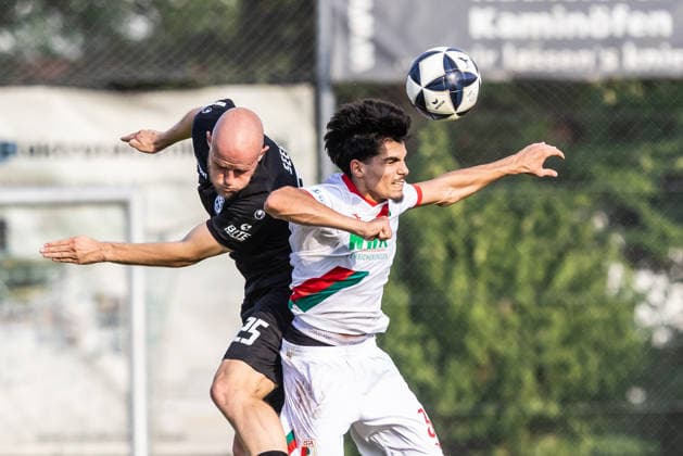 10.07.2026, Fussball, Saison 2026 2027, Regionalliga Südwest, Hauptspielfeld Burgrieden, Testspiel, SSV Ulm 1846 Fußball - FC Augsburg II 14.07.2026, Fussball, Saison 2026 2027, Regionalliga Südwest, Hauptspielfeld Burgrieden, Testspiel, SSV Ulm 1846 Fußball - FC Augsburg II, v.l. 21 Marco Gölz (SSV Ulm 1846 Fußball), 33 Aris Isa Malaj (FC Augsburg II) Foto: Lucca Fundel Burgrieden Hauptspielfeld Baden-Württemberg Deutschland *** July 10, 2026, Soccer, 2026–2027 Season, Regionalliga Southwest, Burgrieden Main Field, Friendly Match, SSV Ulm 1846 vs. FC Augsburg II, July 14, 2026, Soccer, 2026–2027 season, Regionalliga Southwest, Burgrieden Main Field, Friendly Match, SSV Ulm 1846 vs. FC Augsburg II, from left: 21 Marco Gölz (SSV Ulm 1846), 33 Aris Isa Malaj, FC Augsburg II; Photo by Lucca Fundel; Burgrieden Main Field, Baden-Württemberg, Germany