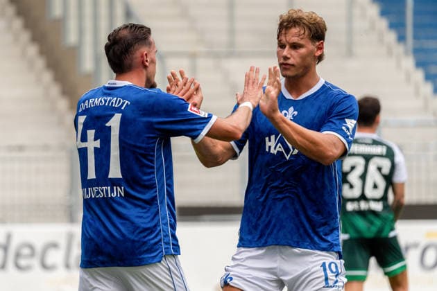 Jubel zum Tor zum 3:0 durch Lance Duijvestijn (SV Darmstadt 98, 41), r. Fynn-Luca Lakenmacher (SV Darmstadt 98, 19), GER, SV Darmstadt 98 vs. FC 08 Homburg, Fussball, Testspiel, Saison 2026 2027, 14.07.2026, DFL REGULATIONS PROHIBIT ANY USE OF PHOTOGRAPHS AS IMAGE SEQUENCES AND OR QUASI-VIDEO, GER, SV Darmstadt 98 vs. FC 08 Homburg, Fussball, Testspiel, Saison 2026 2027, 14.07.2026 Darmstadt *** Celebration after Lance Duijvestijn s goal to make it 3–0 for SV Darmstadt 98, 41, r Fynn Luca Lakenmacher, SV Darmstadt 98, 19, GER, SV Darmstadt 98 vs. FC 08 Homburg, soccer, friendly match, 2026–2027 season, July 14, 2026, DFL regulations prohibit any use of photographs as image sequences and or quasi-video, GER, SV Darmstadt 98 vs. FC 08 Homburg, soccer, friendly match, 2026–2027 season, July 14, 2026, Darmstadt Copyright: xEibner-Pressefoto J-NxGroemlingx EP_JGG
