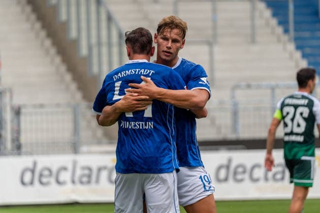 Jubel zum Tor zum 3:0 durch Lance Duijvestijn (SV Darmstadt 98, 41), r. Fynn-Luca Lakenmacher (SV Darmstadt 98, 19), GER, SV Darmstadt 98 vs. FC 08 Homburg, Fussball, Testspiel, Saison 2026 2027, 14.07.2026, DFL REGULATIONS PROHIBIT ANY USE OF PHOTOGRAPHS AS IMAGE SEQUENCES AND OR QUASI-VIDEO, GER, SV Darmstadt 98 vs. FC 08 Homburg, Fussball, Testspiel, Saison 2026 2027, 14.07.2026 Darmstadt *** Celebration after Lance Duijvestijn s goal to make it 3–0 for SV Darmstadt 98, 41, r Fynn Luca Lakenmacher, SV Darmstadt 98, 19, GER, SV Darmstadt 98 vs. FC 08 Homburg, soccer, friendly match, 2026–2027 season, July 14, 2026, DFL regulations prohibit any use of photographs as image sequences and or quasi-video, GER, SV Darmstadt 98 vs. FC 08 Homburg, soccer, friendly match, 2026–2027 season, July 14, 2026, Darmstadt Copyright: xEibner-Pressefoto J-NxGroemlingx EP_JGG