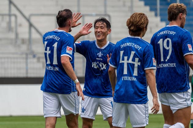 Jubel zum Tor zum 3:0 durch Lance Duijvestijn (SV Darmstadt 98, 41), v.l. Hiroki Akiyama (SV Darmstadt 98, 16), Yosuke Furukawa (SV Darmstadt 98, 44), Fynn-Luca Lakenmacher (SV Darmstadt 98, 19), GER, SV Darmstadt 98 vs. FC 08 Homburg, Fussball, Testspiel, Saison 2026 2027, 14.07.2026, DFL REGULATIONS PROHIBIT ANY USE OF PHOTOGRAPHS AS IMAGE SEQUENCES AND OR QUASI-VIDEO, GER, SV Darmstadt 98 vs. FC 08 Homburg, Fussball, Testspiel, Saison 2026 2027, 14.07.2026 Darmstadt *** Celebration after Lance Duijvestijn s goal to make it 3–0, SV Darmstadt 98, 41, from left: Hiroki Akiyama, SV Darmstadt 98, 16, Yosuke Furukawa, SV Darmstadt 98, 44, Fynn Luca Lakenmacher (SV Darmstadt 98, 19), GER, SV Darmstadt 98 vs. FC 08 Homburg, soccer, friendly match, 2026–2027 season, July 14, 2026, DFL regulations prohibit any use of photographs as image sequences and or quasi-video, GER, SV Darmstadt 98 vs. FC 08 Homburg, soccer, friendly match, 2026–2027 season, July 14, 2026, Darmstadt Copyright: xEibner-Pressefoto J-NxGroemlingx EP_JGG