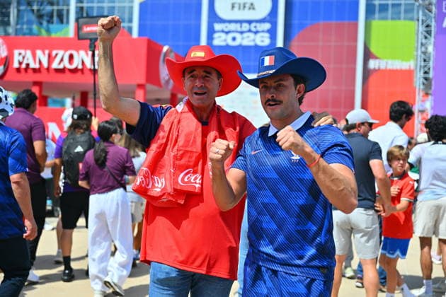 FIFA World Cup, WM, Weltmeisterschaft, Fussball 2026 semifinals - France vs Spain Supporters of France and Spain pose for a photo as they make their way to the stadium for the FIFA World Cup 2026 semifinals match France against Spain, in Dallas, USA, 14 July 2026. DALLAS United States  Copyright: xSAMxWASSONx