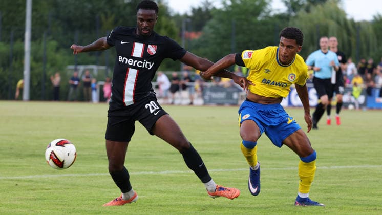 Eintracht BS vs TSV Havelse, Testspiel Wolfenbüttel, 14.07.2026, Fussball, Herren, Saiion 2026 27, Eintracht Braunschweig vs TSV Havelse, Testspiel, Christopher Schepp (Havelse), Junior Ze (Eintracht Braunschweig) Niedersachsen Deutschland *** Eintracht BS vs. TSV Havelse, Friendly Match in Wolfenbüttel, July 14, 2026, Soccer, Men s, 2026–27 Season, Eintracht Braunschweig vs. TSV Havelse, Friendly Match, Christopher Schepp (Havelse), Junior Ze (Eintracht Braunschweig), Lower Saxony, Germany