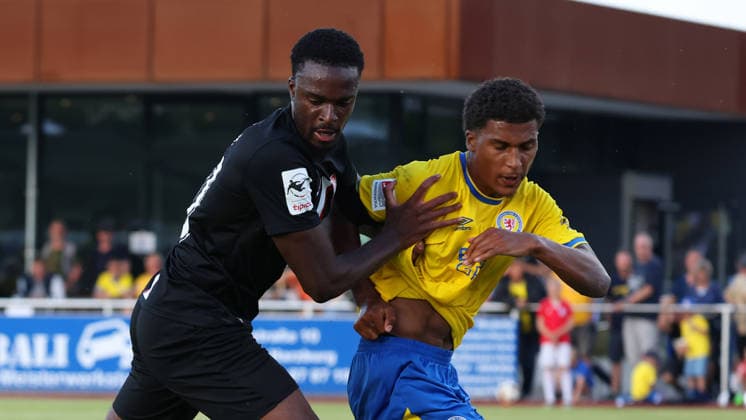 Eintracht BS vs TSV Havelse, Testspiel Wolfenbüttel, 14.07.2026, Fussball, Herren, Saiion 2026 27, Eintracht Braunschweig vs TSV Havelse, Testspiel, Marco Schleef (Havelse), Junior Ze (Eintracht Braunschweig) Niedersachsen Deutschland *** Eintracht BS vs. TSV Havelse, Friendly Match in Wolfenbüttel, July 14, 2026, Soccer, Men’s, 2026–27 Season, Eintracht Braunschweig vs. TSV Havelse, Friendly Match, Marco Schleef (Havelse), Junior Ze (Eintracht Braunschweig), Lower Saxony, Germany