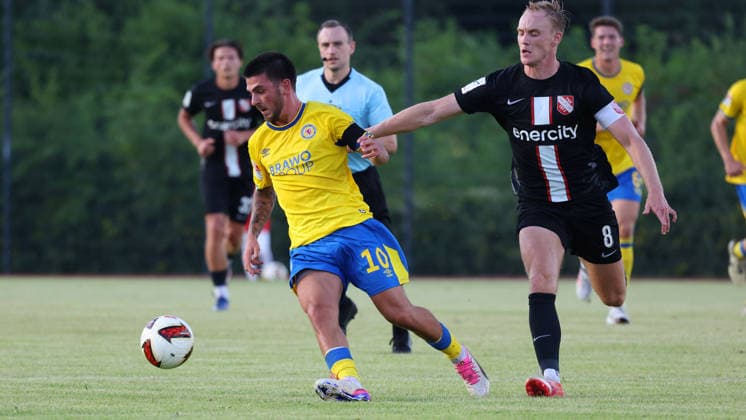 Eintracht BS vs TSV Havelse, Testspiel Wolfenbüttel, 14.07.2026, Fussball, Herren, Saiion 2026 27, Eintracht Braunschweig vs TSV Havelse, Testspiel, Samuele di Benedetto (Eintracht Braunschweig), Johann Berger (Havelse) Niedersachsen Deutschland *** Eintracht BS vs. TSV Havelse, Friendly Match in Wolfenbüttel, July 14, 2026, Soccer, Men’s, 2026–27 Season, Eintracht Braunschweig vs. TSV Havelse, Friendly Match, Samuele di Benedetto (Eintracht Braunschweig), Johann Berger (Havelse), Lower Saxony, Germany