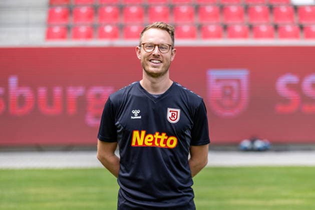 SSV Jahn Regensburg ; 3.Liga, Porträttermin 2026 2027, Tobias Rutzinger (Physiotherapeut); SSV Jahn Regensburg; 3.Liga, Porträttermin 2026 2027, DFL REGULATIONS PROHIBIT ANY USE OF PHOTOGRAPHS AS IMAGE SEQUENCES AND OR QUASI-VIDEO. *** SSV Jahn Regensburg, 3. Liga, Photo Shoot 2026–2027, Tobias Rutzinger, Physical Therapist, SSV Jahn Regensburg, 3rd Division, Photo Shoot 2026–2027, DFL regulations prohibit any use of photographs as image sequences and or quasi-video