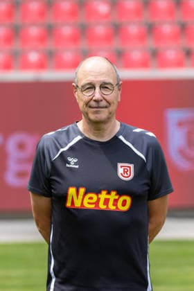 SSV Jahn Regensburg ; 3.Liga, Porträttermin 2026 2027, Prof. Dr. Franz Müller (Mannschaftsarzt); SSV Jahn Regensburg; 3.Liga, Porträttermin 2026 2027, DFL REGULATIONS PROHIBIT ANY USE OF PHOTOGRAPHS AS IMAGE SEQUENCES AND OR QUASI-VIDEO. *** SSV Jahn Regensburg (3rd Division), Photo Shoot 2026–2027, Prof. Dr. Franz Müller, Team Physician for SSV Jahn Regensburg (3rd Division), Photo Shoot 2026–2027, DFL regulations prohibit any use of photographs as image sequences and or quasi-video
