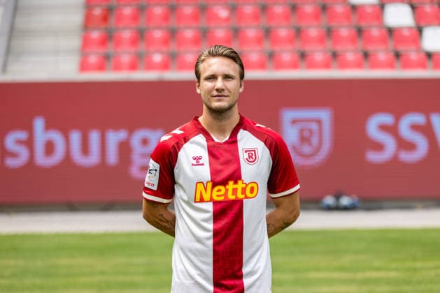 SSV Jahn Regensburg ; 3.Liga, Porträttermin 2026 2027, Felix Strauss; SSV Jahn Regensburg; 3.Liga, Porträttermin 2026 2027, DFL REGULATIONS PROHIBIT ANY USE OF PHOTOGRAPHS AS IMAGE SEQUENCES AND OR QUASI-VIDEO. *** SSV Jahn Regensburg 3. Liga, Photo Shoot 2026–2027, Felix Strauss, SSV Jahn Regensburg, 3rd Division, Portrait Session 2026–2027, DFL regulations prohibit any use of photographs as image sequences and or quasi-video