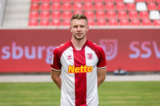 SSV Jahn Regensburg ; 3.Liga, Porträttermin 2026 2027, Erik Majetschak; SSV Jahn Regensburg; 3.Liga, Porträttermin 2026 2027, DFL REGULATIONS PROHIBIT ANY USE OF PHOTOGRAPHS AS IMAGE SEQUENCES AND OR QUASI-VIDEO. *** SSV Jahn Regensburg 3. Liga, Photo Shoot 2026–2027, Erik Majetschak, SSV Jahn Regensburg, 3rd Division, Portrait Session 2026–2027, DFL regulations prohibit any use of photographs as image sequences and or quasi-video