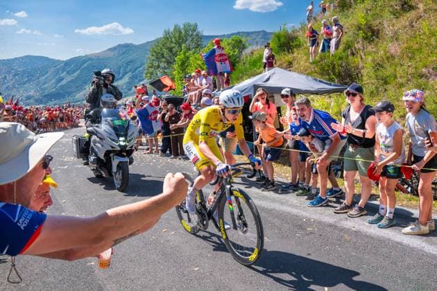 Cyclisme Tour de France 2026 Etape Aurillac Le Lioran PHOTOPQR LA MONTAGNE Richard BRUNEL ; ; 14 07 2026 ; Cyclisme Tour de France 2026 Etape Aurillac Le Lioran Virage Dorien, Pogacar, , le 14 07 2026 Photo Richard Brunel - CYCLING TOUR DE FRANCE 2026 STAGE 10 France  Copyright: xPHOTOPQR LAxMONTAGNE MAXPPPxRichardxBRUNELx 20260714LMT7015 20260714LMT7015