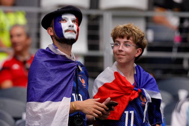 July 14, 2026, Arlington, Texas, USA: France fans in face paint before the 2026 FIFA World Cup, WM, Weltmeisterschaft, Fussball Semifinal match between France and Spain at Dallas Stadium on July 14, 2026. David Ballering II ADM Newswire ZUMA Press Wire FIFA World Cup 2026 - France:Spain  - ZUMAa325 20260714_zsa_a325_007 Copyright: xDavidxBalleringxIix