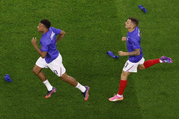 FIFA World Cup, WM, Weltmeisterschaft, Fussball 2026 semifinals - France vs Spain Kylian Mbappe (L) and Lucas Digne of France warm up before the FIFA World Cup 2026 semifinals match France against Spain, in Dallas, USA, 14 July 2026. DALLAS United States  Copyright: xSHAWNxTHEWx