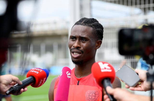 Nathan Tella (Bayer Leverkusen) beim interview. Fussball 1. Bundesliga, Trainingsauftakt Bayer 04 Leverkusen am 14.07.2026 in Leverkusen Deutschland. *** Nathan Tella of Bayer Leverkusen during an interview with Fussball 1 Bundesliga; Bayer 04 Leverkusen s first day of training on July 14, 2026, in Leverkusen, Germany