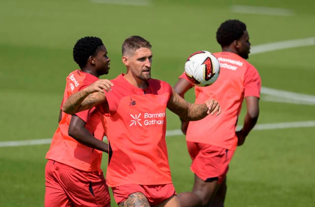Robert Andrich (Bayer Leverkusen) Aktion. Fussball 1. Bundesliga, Trainingsauftakt Bayer 04 Leverkusen am 14.07.2026 in Leverkusen Deutschland. *** Robert Andrich, Bayer Leverkusen, Soccer Action, Bundesliga 1, Bayer 04 Leverkusen s first day of training on July 14, 2026, in Leverkusen, Germany