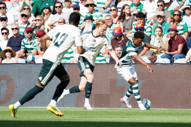 Liam Scales and Geny Catamo seen during International Friendly, Länderspiel, Nationalmannschaft game between teams of Sporting CP and Celtic FC (Ana Catarina Santana Ball Raw Images) Loule Estadio Algarve Portugal Copyright: xAnaxCatarinaxSantanax anacatarinasantana_sporting_celtic_2627_2-36