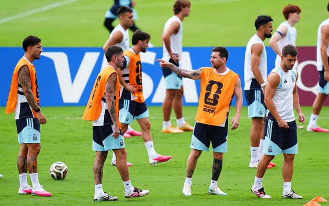 Argentina Training Session - FIFA World Cup, WM, Weltmeisterschaft, Fussball 2026 ATLANTA, GEORGIA - JULY 14: Argentina s Lionel Messi warms up prior to a training session ahead of the 2026 FIFA World Cup semifinal match against England in Atlanta, Georgia, United States, on July 14, 2026. Evrim Aydin Anadolu Georgia United States. Editorial use only. Please get in touch for any other usage.  Copyright: x2026xAnadoluxEvrimxAydinx