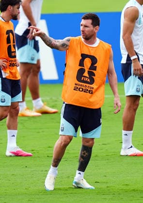Argentina Training Session - FIFA World Cup, WM, Weltmeisterschaft, Fussball 2026 ATLANTA, GEORGIA - JULY 14: Argentina s Lionel Messi warms up prior to a training session ahead of the 2026 FIFA World Cup semifinal match against England in Atlanta, Georgia, United States, on July 14, 2026. Evrim Aydin Anadolu Georgia United States. Editorial use only. Please get in touch for any other usage.  Copyright: x2026xAnadoluxEvrimxAydinx