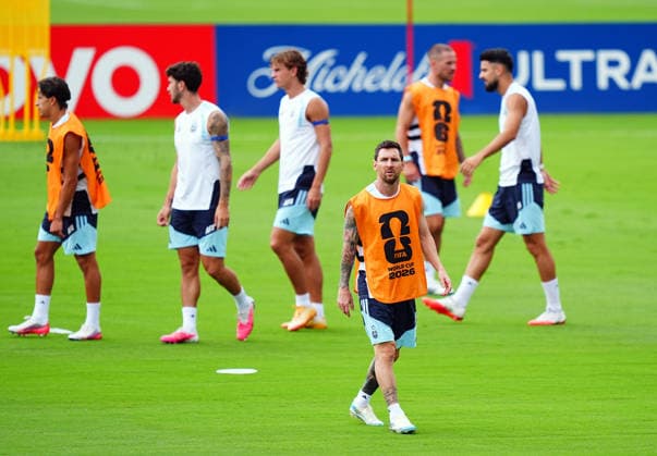 Argentina Training Session - FIFA World Cup, WM, Weltmeisterschaft, Fussball 2026 ATLANTA, GEORGIA - JULY 14: Argentina s Lionel Messi warms up prior to a training session ahead of the 2026 FIFA World Cup semifinal match against England in Atlanta, Georgia, United States, on July 14, 2026. Evrim Aydin Anadolu Georgia United States. Editorial use only. Please get in touch for any other usage.  Copyright: x2026xAnadoluxEvrimxAydinx