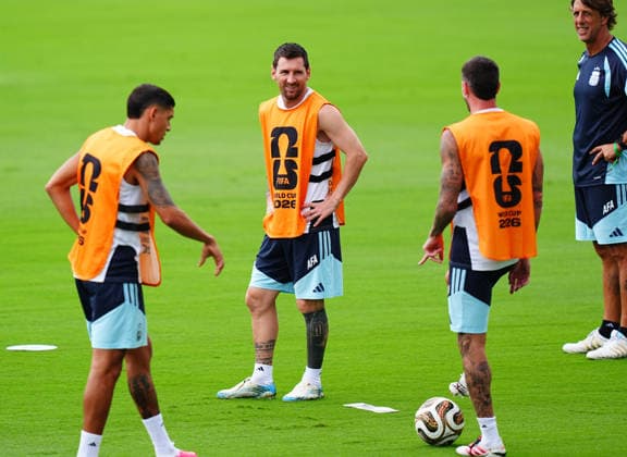 Argentina Training Session - FIFA World Cup, WM, Weltmeisterschaft, Fussball 2026 ATLANTA, GEORGIA - JULY 14: Argentina s Lionel Messi warms up prior to a training session ahead of the 2026 FIFA World Cup semifinal match against England in Atlanta, Georgia, United States, on July 14, 2026. Evrim Aydin Anadolu Georgia United States. Editorial use only. Please get in touch for any other usage.  Copyright: x2026xAnadoluxEvrimxAydinx