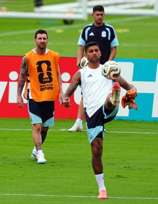 Argentina Training Session - FIFA World Cup, WM, Weltmeisterschaft, Fussball 2026 ATLANTA, GEORGIA - JULY 14: Argentina s Lionel Messi (L) attends the training session ahead of the FIFA World Cup 2026 Semi Final match against England in Atlanta, Georgia, United Staes on July 14, 2026. Evrim Aydin Anadolu Georgia United States. Editorial use only. Please get in touch for any other usage.  Copyright: x2026xAnadoluxEvrimxAydinx