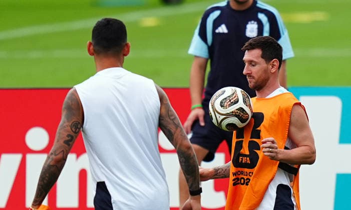 Argentina Training Session - FIFA World Cup, WM, Weltmeisterschaft, Fussball 2026 ATLANTA, GEORGIA - JULY 14: Argentina s Lionel Messi (R) attends the training session ahead of the FIFA World Cup 2026 Semi Final match against England in Atlanta, Georgia, United Staes on July 14, 2026. Evrim Aydin Anadolu Georgia United States. Editorial use only. Please get in touch for any other usage.  Copyright: x2026xAnadoluxEvrimxAydinx