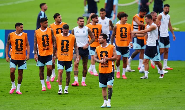 Argentina Training Session - FIFA World Cup, WM, Weltmeisterschaft, Fussball 2026 ATLANTA, GEORGIA - JULY 14: Argentina s Lionel Messi (C) attends the training session ahead of the FIFA World Cup 2026 Semi Final match against England in Atlanta, Georgia, United Staes on July 14, 2026. Evrim Aydin Anadolu Georgia United States. Editorial use only. Please get in touch for any other usage.  Copyright: x2026xAnadoluxEvrimxAydinx