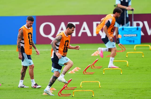 Argentina Training Session - FIFA World Cup, WM, Weltmeisterschaft, Fussball 2026 ATLANTA, GEORGIA - JULY 14: Argentina s Lionel Messi (C) attends the training session ahead of the FIFA World Cup 2026 Semi Final match against England in Atlanta, Georgia, United Staes on July 14, 2026. Evrim Aydin Anadolu Georgia United States. Editorial use only. Please get in touch for any other usage.  Copyright: x2026xAnadoluxEvrimxAydinx